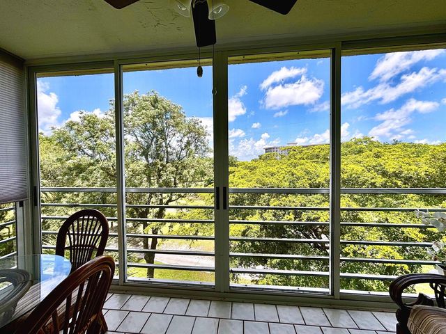 3930 Oaks Clubhouse Drive 506, Pompano Beach, FL 33069