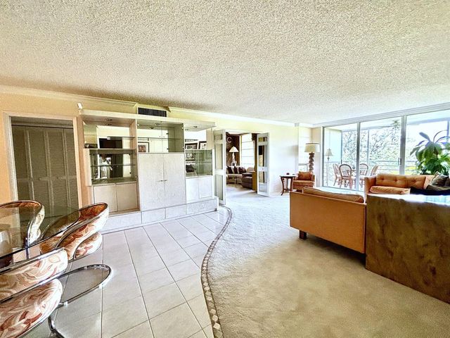 3930 Oaks Clubhouse Drive 506, Pompano Beach, FL 33069