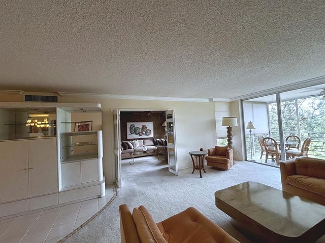 3930 Oaks Clubhouse Drive 506, Pompano Beach, FL 33069