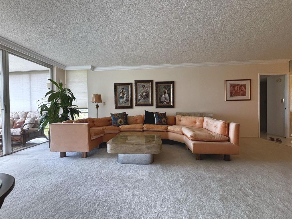 3930 Oaks Clubhouse Drive 506, Pompano Beach, FL 33069