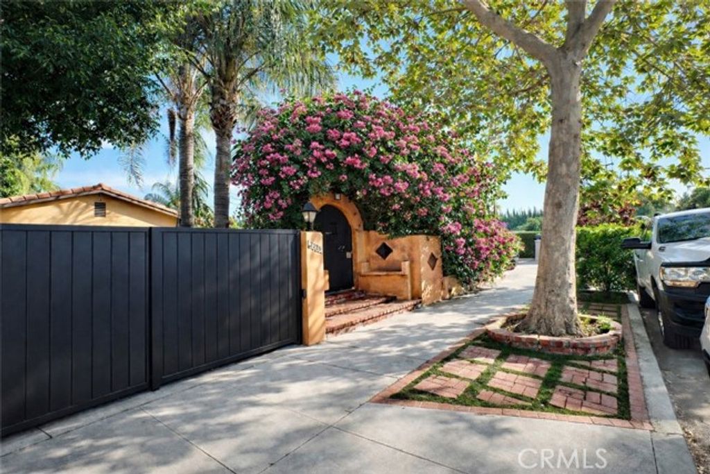 7326 Vanalden, Reseda (los Angeles), CA 91335