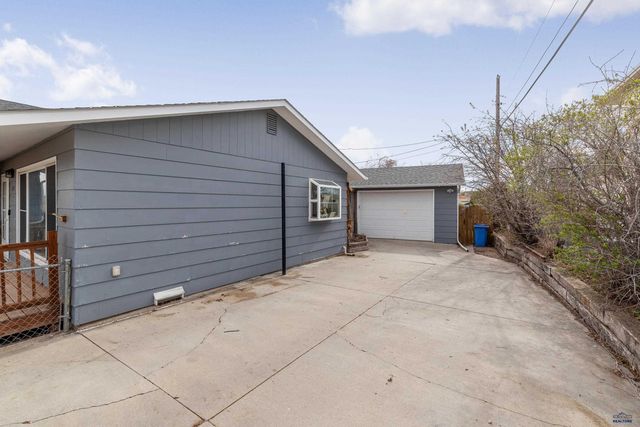 2624 HOEFER AVE, Rapid City, SD 57701