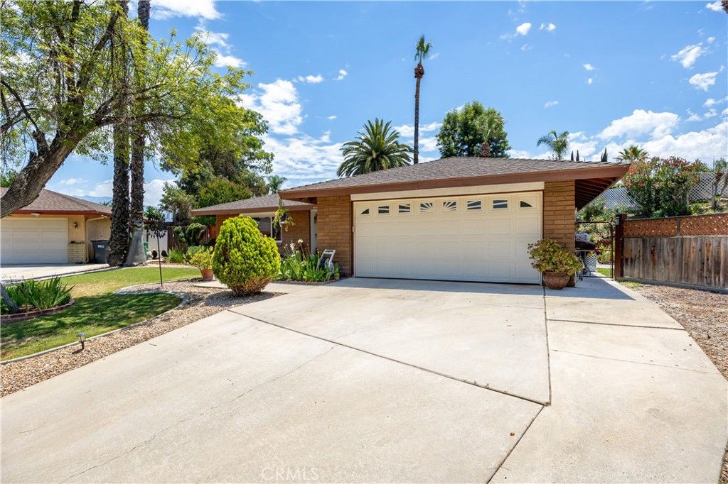 Image 2 of property listing at 41177 Terra, Hemet, CA 92544
