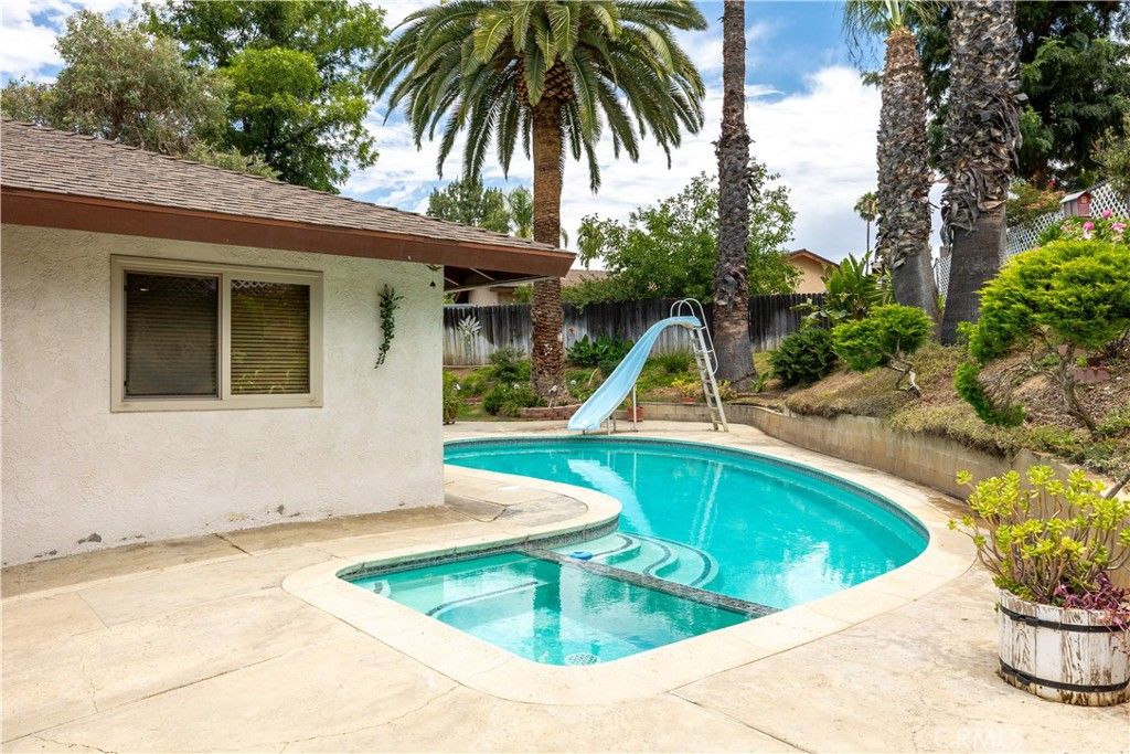 Image 34 of property listing at 41177 Terra, Hemet, CA 92544