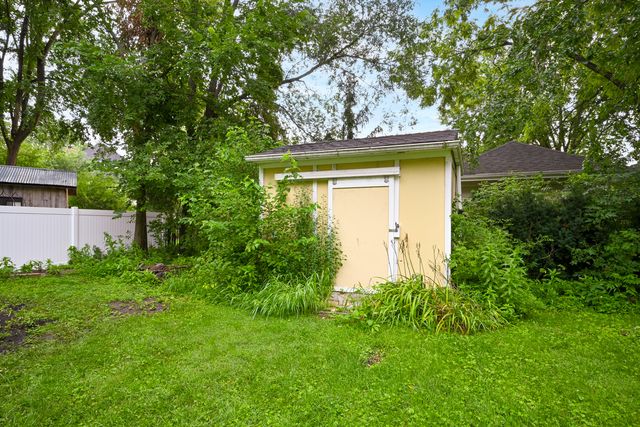 183 Brandon Avenue, Glen Ellyn, IL 60137
