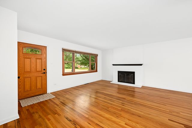 183 Brandon Avenue, Glen Ellyn, IL 60137