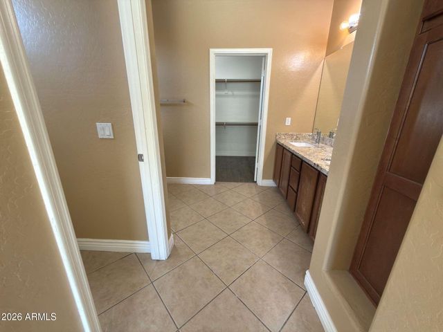 7157 W GLOBE Avenue, Phoenix, AZ 85043