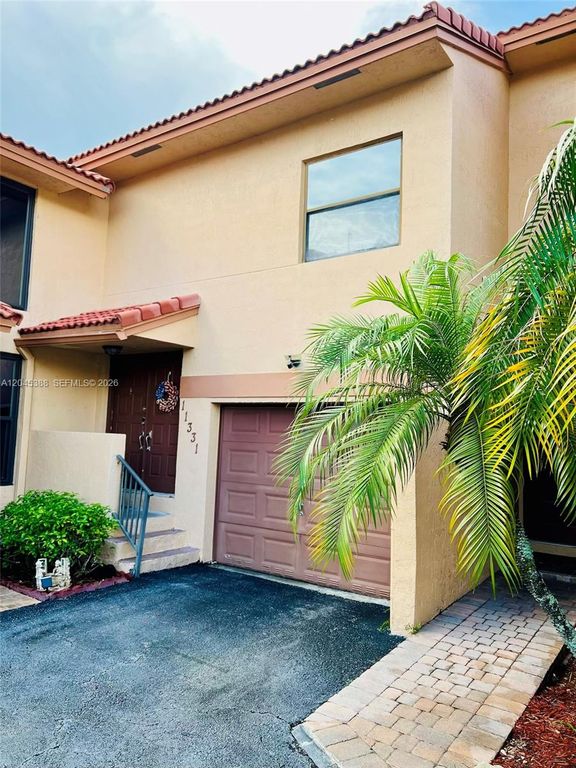11331 SW 9th Ct, Pembroke Pines, FL 33025