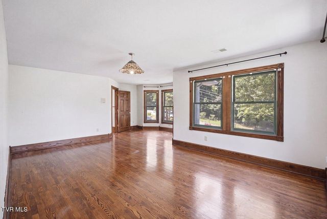 101 Knobb Hill Road, Johnson City, TN 37601