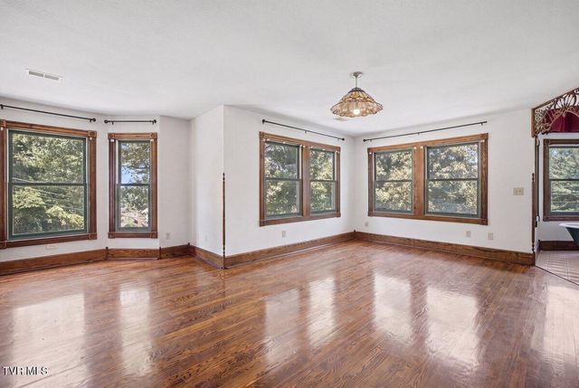 101 Knobb Hill Road, Johnson City, TN 37601