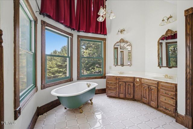 101 Knobb Hill Road, Johnson City, TN 37601