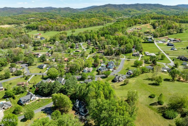 101 Knobb Hill Road, Johnson City, TN 37601