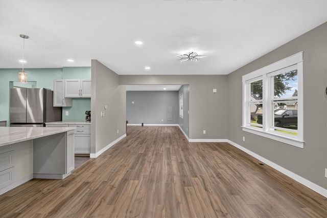 707 Lowell Avenue, Jackson, MI 49202