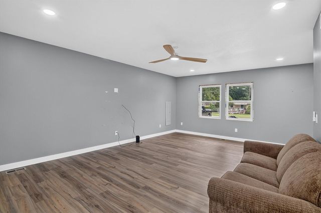 707 Lowell Avenue, Jackson, MI 49202