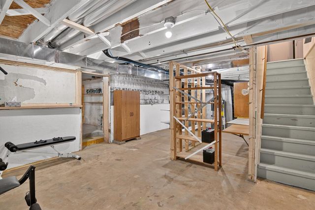 707 Lowell Avenue, Jackson, MI 49202