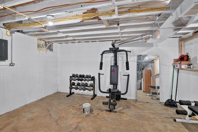 707 Lowell Avenue, Jackson, MI 49202
