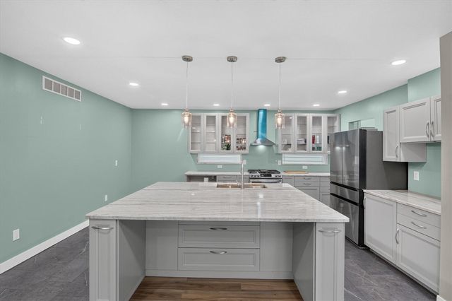 707 Lowell Avenue, Jackson, MI 49202