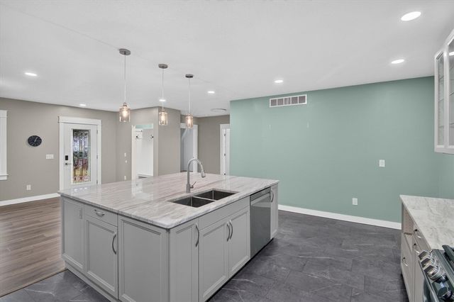 707 Lowell Avenue, Jackson, MI 49202
