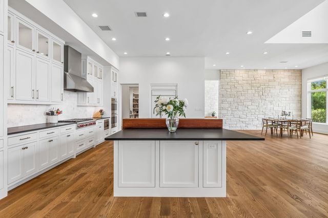 8708 Acuarela CT, Austin, TX 78735