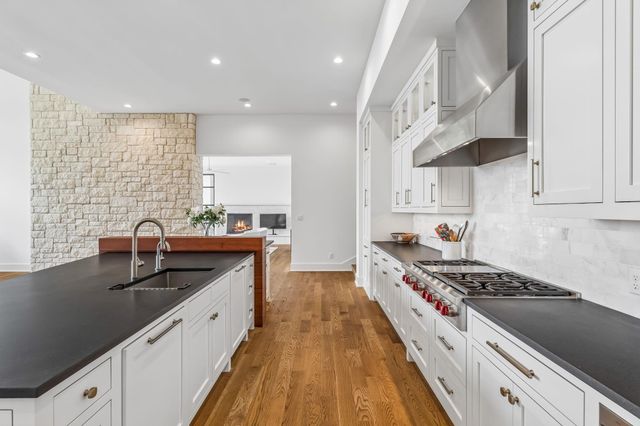 8708 Acuarela CT, Austin, TX 78735