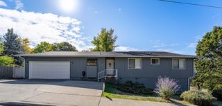 1093 NE Hillcrest Drive, Grants Pass, OR 97526