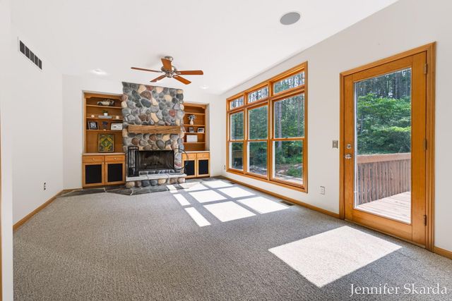 4530 Summit Forest Drive NE 14, Rockford, MI 49341