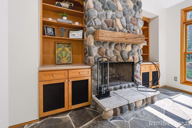 4530 Summit Forest Drive NE 14, Rockford, MI 49341