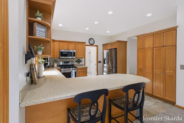 4530 Summit Forest Drive NE 14, Rockford, MI 49341