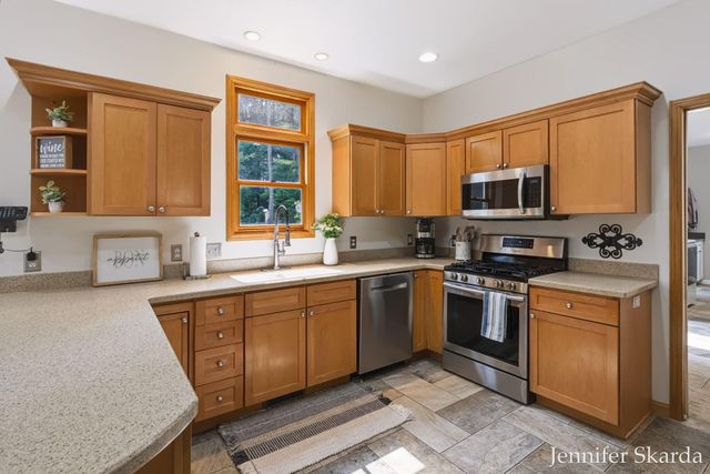 4530 Summit Forest Drive NE 14, Rockford, MI 49341