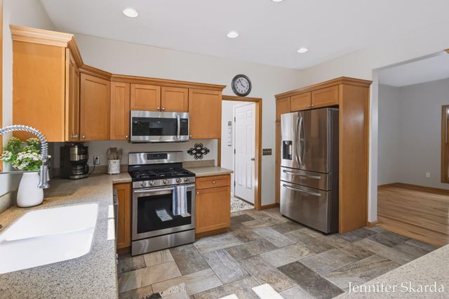 4530 Summit Forest Drive NE 14, Rockford, MI 49341