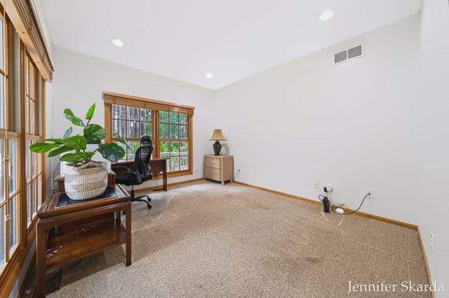 4530 Summit Forest Drive NE 14, Rockford, MI 49341