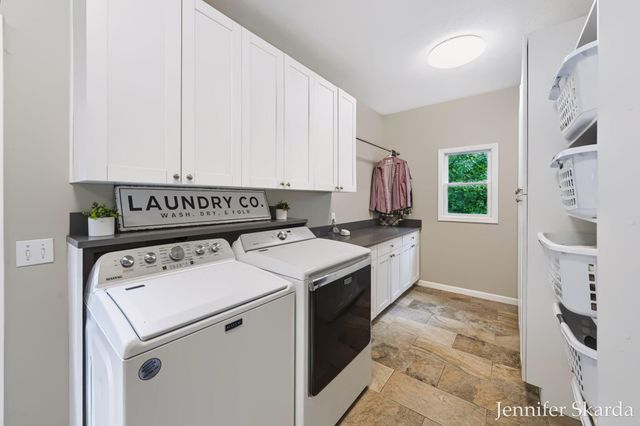 4530 Summit Forest Drive NE 14, Rockford, MI 49341