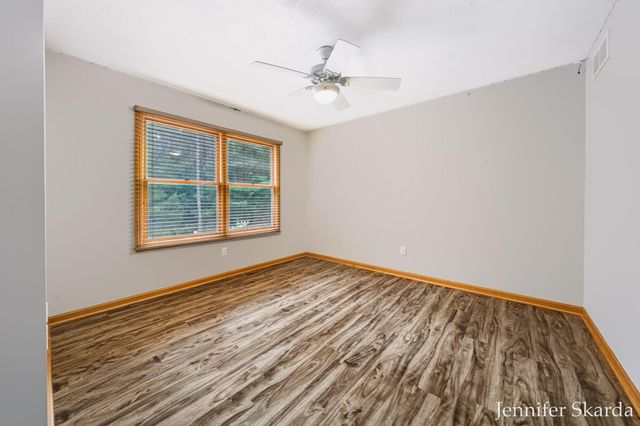 4530 Summit Forest Drive NE 14, Rockford, MI 49341