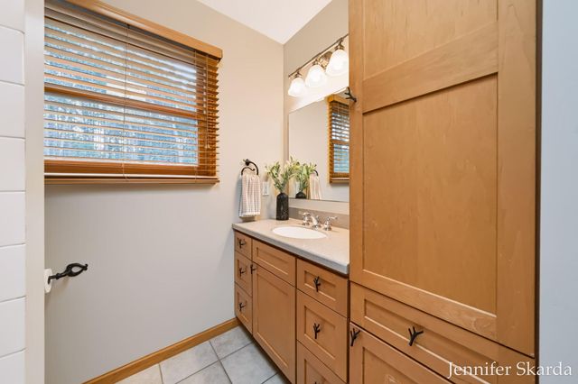 4530 Summit Forest Drive NE 14, Rockford, MI 49341