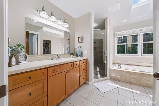 4530 Summit Forest Drive NE 14, Rockford, MI 49341