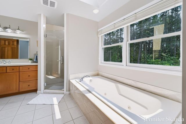 4530 Summit Forest Drive NE 14, Rockford, MI 49341