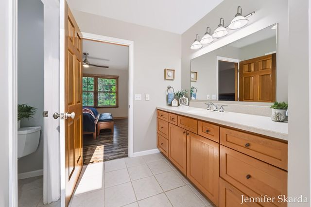 4530 Summit Forest Drive NE 14, Rockford, MI 49341