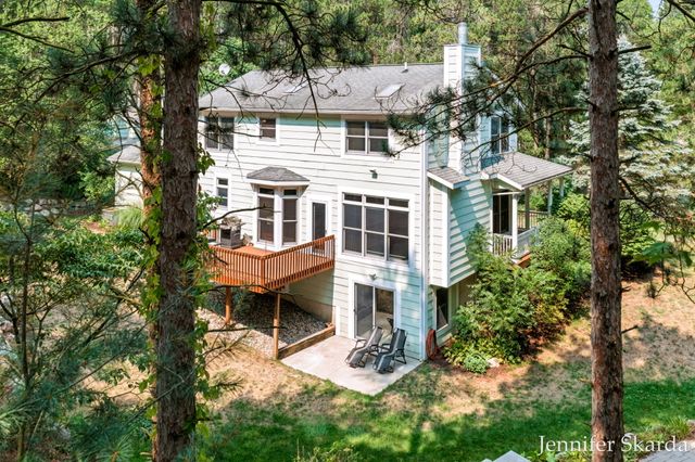4530 Summit Forest Drive NE 14, Rockford, MI 49341