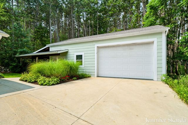4530 Summit Forest Drive NE 14, Rockford, MI 49341