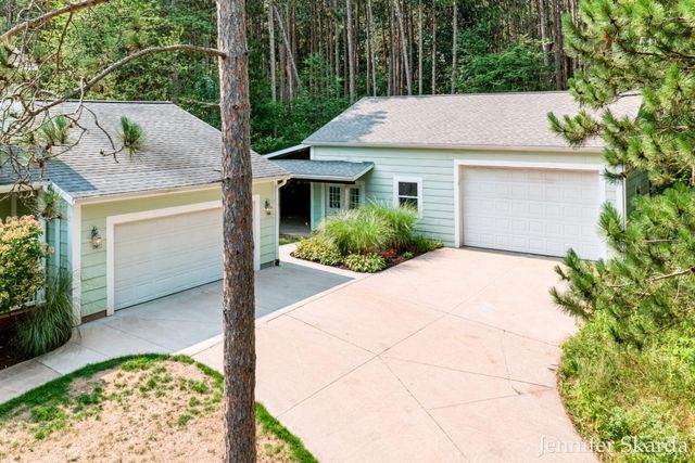 4530 Summit Forest Drive NE 14, Rockford, MI 49341