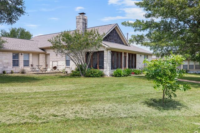 1542 County Road 451, Coupland, TX 78615