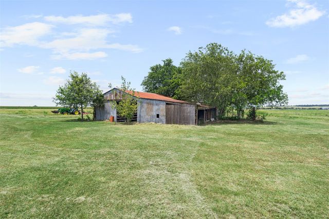 1542 County Road 451, Coupland, TX 78615