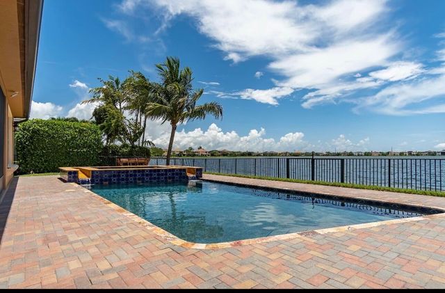 8680 W Watercrest Cir Circle W, Parkland, FL 33076