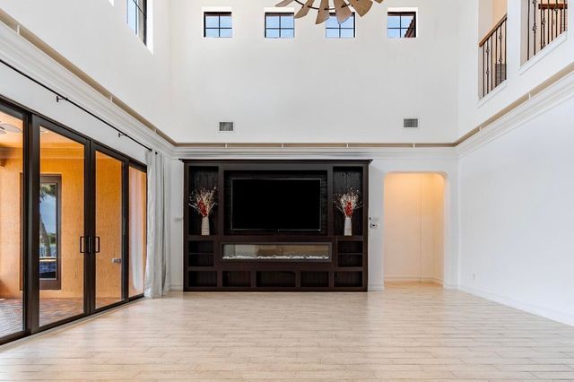 8680 W Watercrest Cir Circle W, Parkland, FL 33076