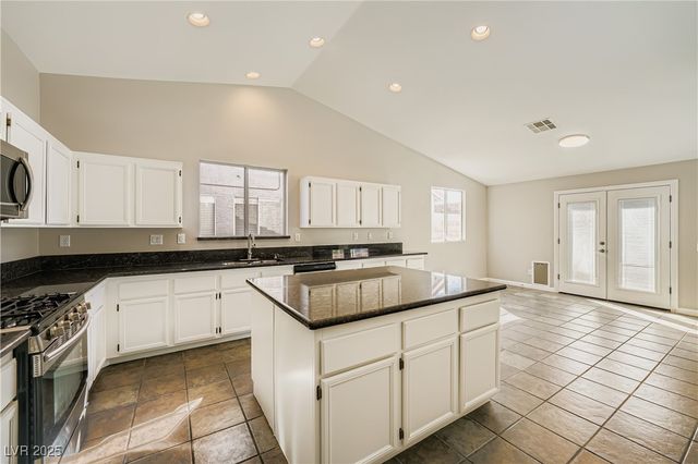 9513 Kelly Creek Avenue, Las Vegas, NV 89129