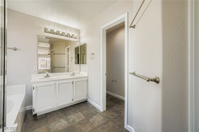 9513 Kelly Creek Avenue, Las Vegas, NV 89129