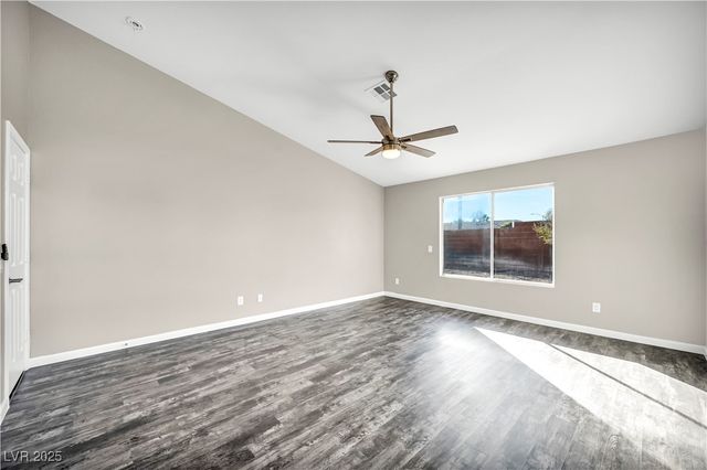 9513 Kelly Creek Avenue, Las Vegas, NV 89129