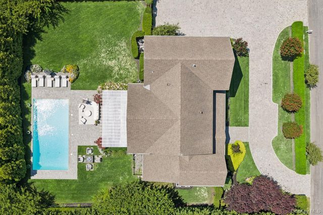 22 Summer Drive, Southampton, NY 11968