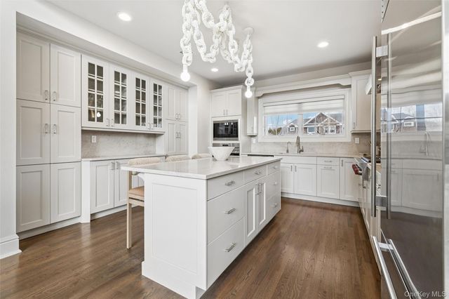 22 Summer Drive, Southampton, NY 11968