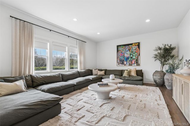 22 Summer Drive, Southampton, NY 11968
